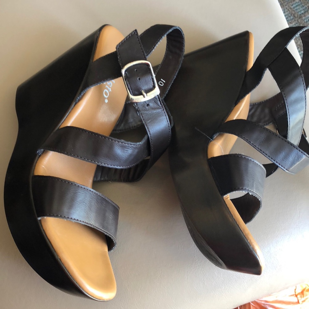 Callisto of California wedge heels. SZ 10